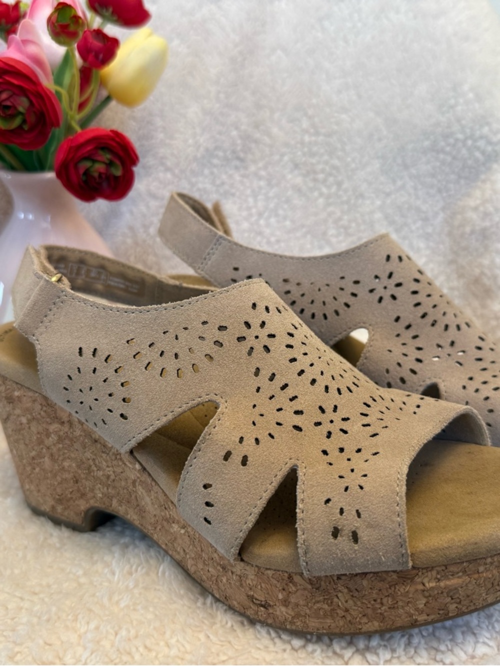 Clarks Giselle Bay Wedge Sandal - Taupe